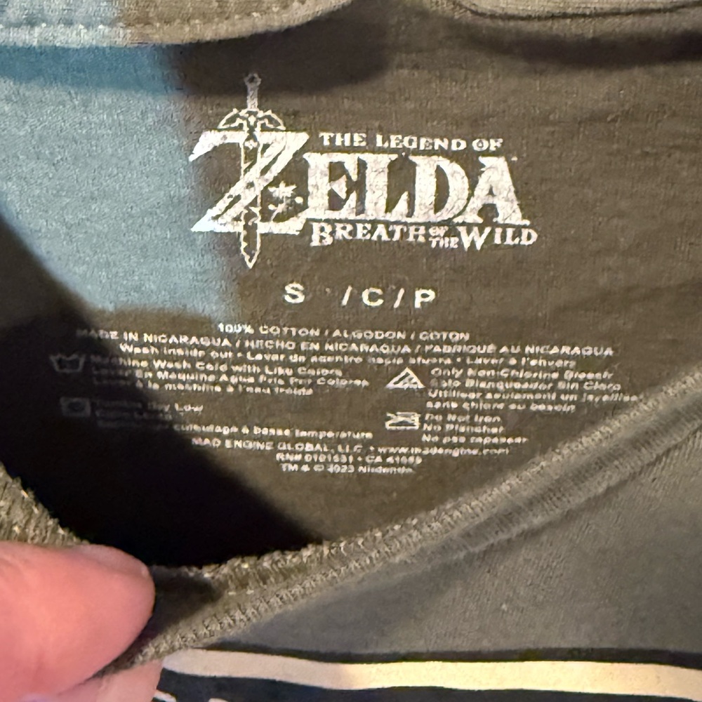 The Legend of Zelda Men’s Tee BNWT - Picture 5 of 5